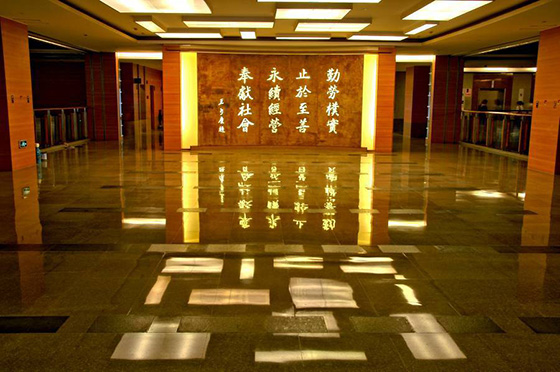 采用免费在线观看麻豆视频防火板装修的厦门长庚医院大厅